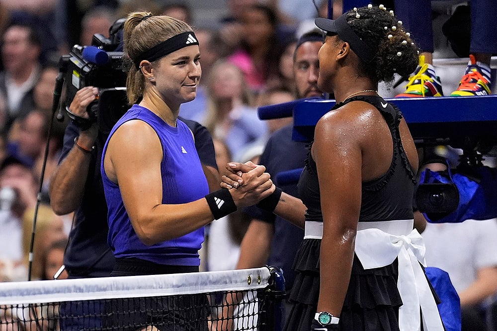 | Photo: AP/Matt Rourke : US Open 2024: Karolina Muchova, of the Czech Republic, shakes hands with Naomi Osaka